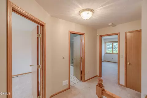 Entry Way - 9601 Oak Dr, Bismarck, ND 58503 photo 11 of 13