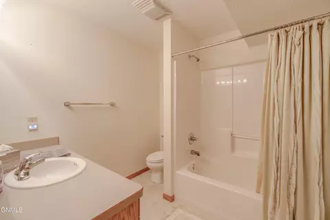 Bath - 9601 Oak Dr, Bismarck, ND 58503 photo 10 of 13