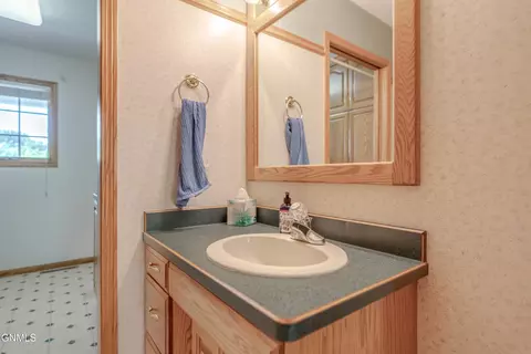 Bath - 9601 Oak Dr, Bismarck, ND 58503 photo 5 of 13