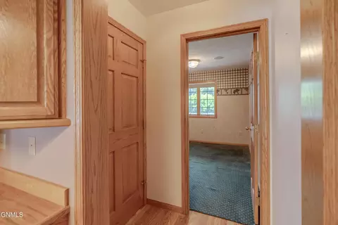 Entry Way - 9601 Oak Dr, Bismarck, ND 58503 photo 5 of 13