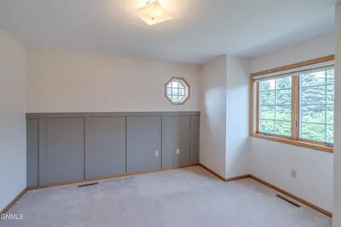 Bedroom - 9601 Oak Dr, Bismarck, ND 58503 photo 8 of 14