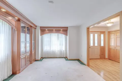 Living - 9601 Oak Dr, Bismarck, ND 58503 photo 3 of 11