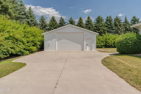Exterior - 9601 Oak Dr, Bismarck, ND 58503 photo 10 of 30