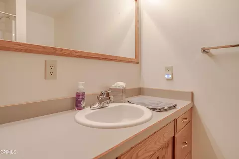 Bath - 9601 Oak Dr, Bismarck, ND 58503 photo 13 of 13
