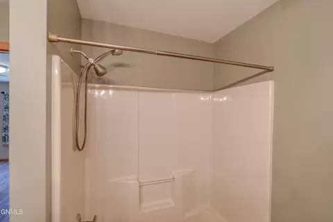Bath - 9601 Oak Dr, Bismarck, ND 58503 photo 3 of 13