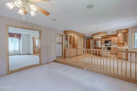 Living - 9601 Oak Dr, Bismarck, ND 58503 photo 10 of 11