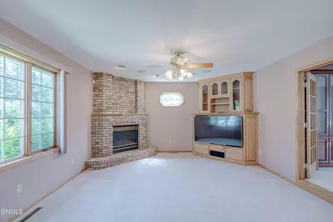 Living - 9601 Oak Dr, Bismarck, ND 58503 photo 7 of 11