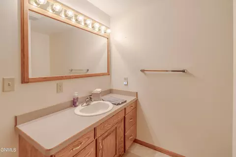 Bath - 9601 Oak Dr, Bismarck, ND 58503 photo 11 of 13