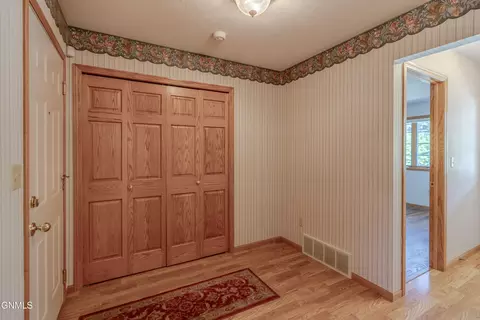 Entry Way - 9601 Oak Dr, Bismarck, ND 58503 photo 6 of 13