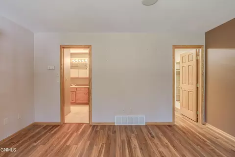 Bedroom - 9601 Oak Dr, Bismarck, ND 58503 photo 3 of 14