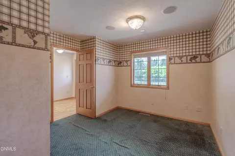 Bedroom - 9601 Oak Dr, Bismarck, ND 58503 photo 1 of 14