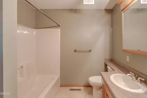 Bath - 9601 Oak Dr, Bismarck, ND 58503 photo 2 of 13