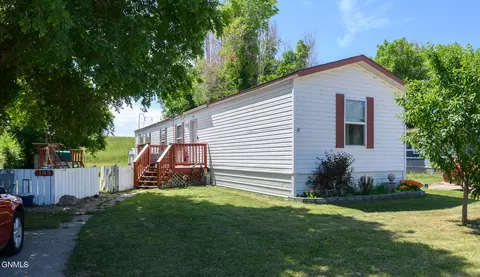 185 S Prairie Ln, Mandan, ND 58554