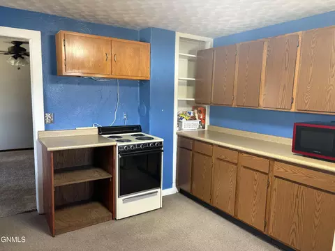 402 8th St W, Williston, ND 58801 photo 11