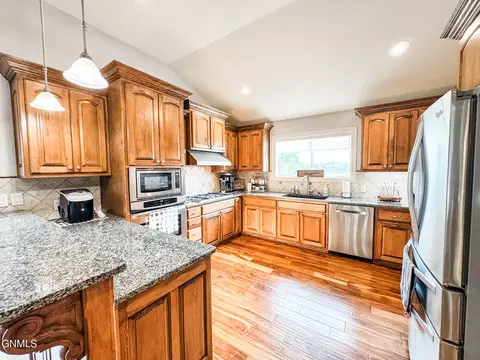 Kitchen - 1541 Creekside Dr, Williston, ND 58801 photo 12 of 12