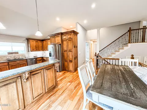 Kitchen - 1541 Creekside Dr, Williston, ND 58801 photo 9 of 12