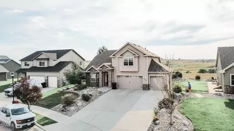 View/Area - 1541 Creekside Dr, Williston, ND 58801 photo 4 of 10