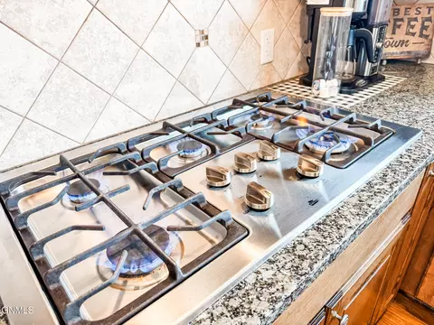 Kitchen - 1541 Creekside Dr, Williston, ND 58801 photo 4 of 12