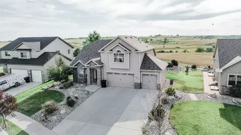 View/Area - 1541 Creekside Dr, Williston, ND 58801 photo 3 of 10