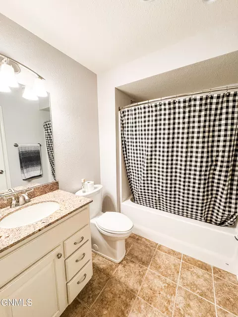 Bath - 1541 Creekside Dr, Williston, ND 58801 photo 8 of 8