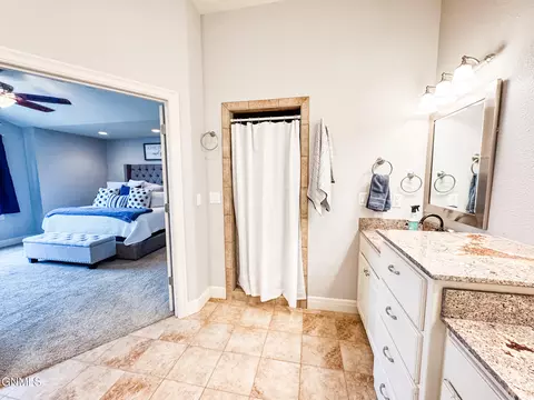 Bath - 1541 Creekside Dr, Williston, ND 58801 photo 5 of 8
