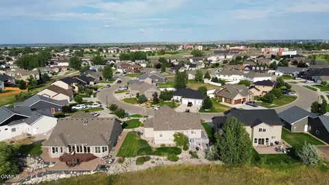 View/Area - 1541 Creekside Dr, Williston, ND 58801 photo 8 of 10