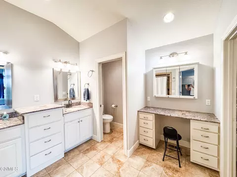 Bath - 1541 Creekside Dr, Williston, ND 58801 photo 2 of 8