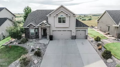 Exterior - 1541 Creekside Dr, Williston, ND 58801 photo 5 of 5