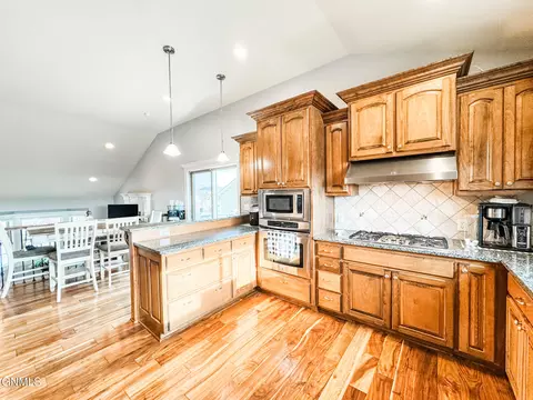 Kitchen - 1541 Creekside Dr, Williston, ND 58801 photo 11 of 12