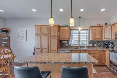 2010 Calgary Ave E, Bismarck, ND 58503 photo 7