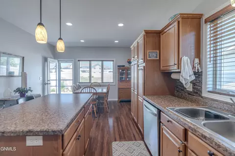 2010 Calgary Ave E, Bismarck, ND 58503 photo 9