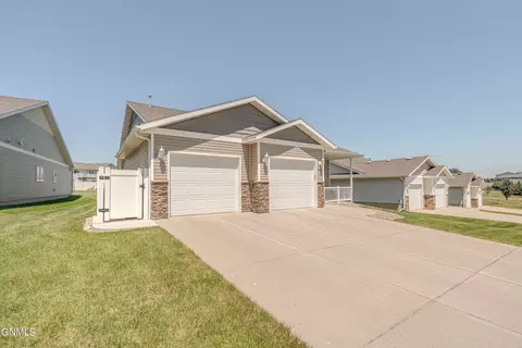 2010 Calgary Ave E, Bismarck, ND 58503 photo 40