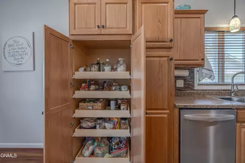 2010 Calgary Ave E, Bismarck, ND 58503 photo 8