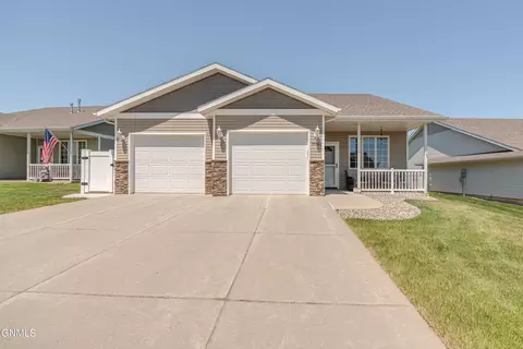 2010 Calgary Ave E, Bismarck, ND 58503