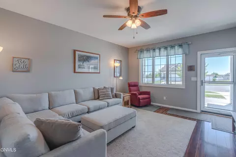 2010 Calgary Ave E, Bismarck, ND 58503 photo 21