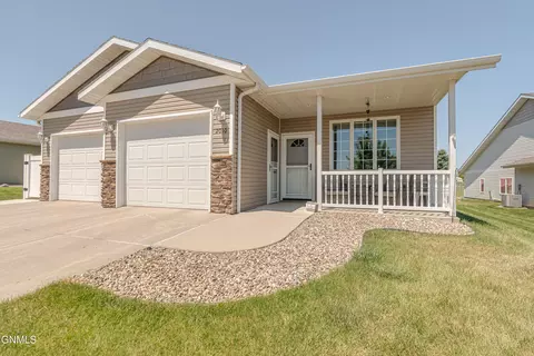 2010 Calgary Ave E, Bismarck, ND 58503 photo 2