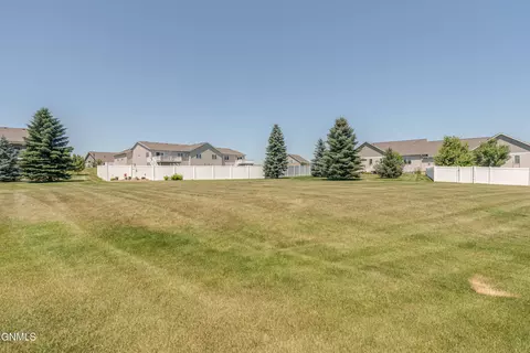 2010 Calgary Ave E, Bismarck, ND 58503 photo 38