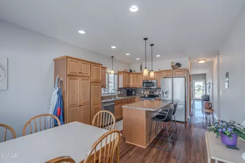 2010 Calgary Ave E, Bismarck, ND 58503 photo 11