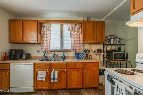Kitchen - 1504 14th St N, Bismarck, ND 58501 photo 9 of 10