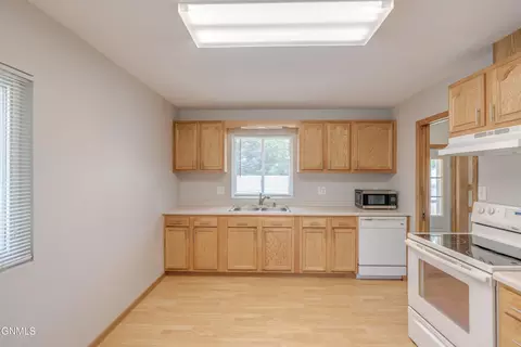 Kitchen - 1504 14th St N, Bismarck, ND 58501 photo 2 of 10