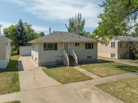 1504 14th St N, Bismarck, ND 58501