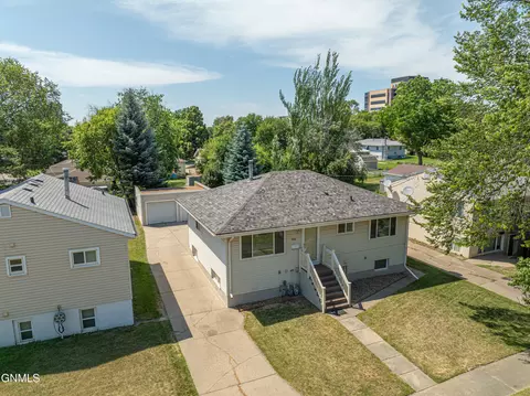 View/Area - 1504 14th St N, Bismarck, ND 58501 photo 2 of 5