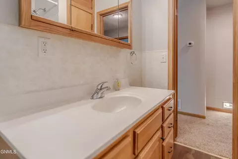Bath - 1504 14th St N, Bismarck, ND 58501 photo 5 of 8