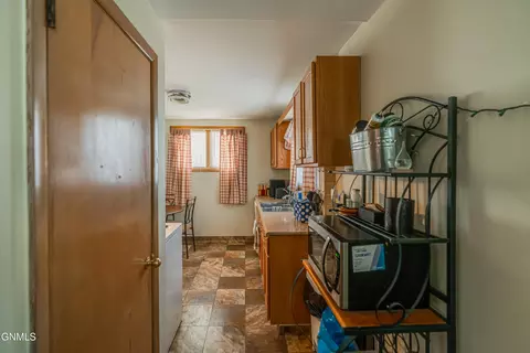 Entry Way - 1504 14th St N, Bismarck, ND 58501 photo 6 of 9