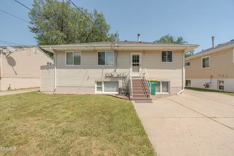 Exterior - 1504 14th St N, Bismarck, ND 58501 photo 3 of 14