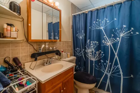 Bath - 1504 14th St N, Bismarck, ND 58501 photo 6 of 8