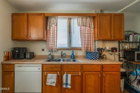 Kitchen - 1504 14th St N, Bismarck, ND 58501 photo 7 of 10