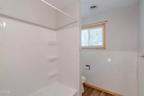 Bath - 1504 14th St N, Bismarck, ND 58501 photo 2 of 8