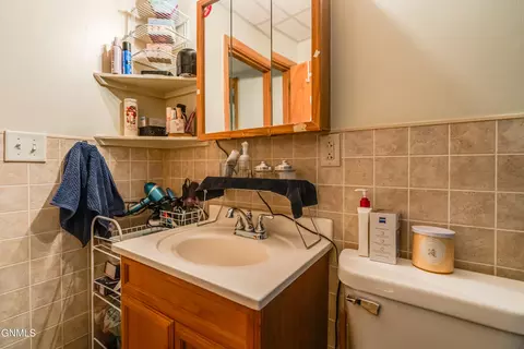 Bath - 1504 14th St N, Bismarck, ND 58501 photo 8 of 8