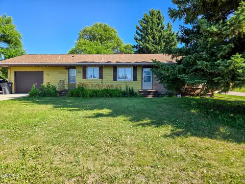 205 4th Ave E, Lignite, ND 58752